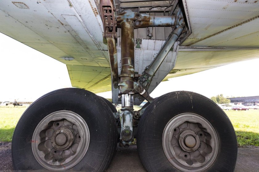 Ил-62 шасси