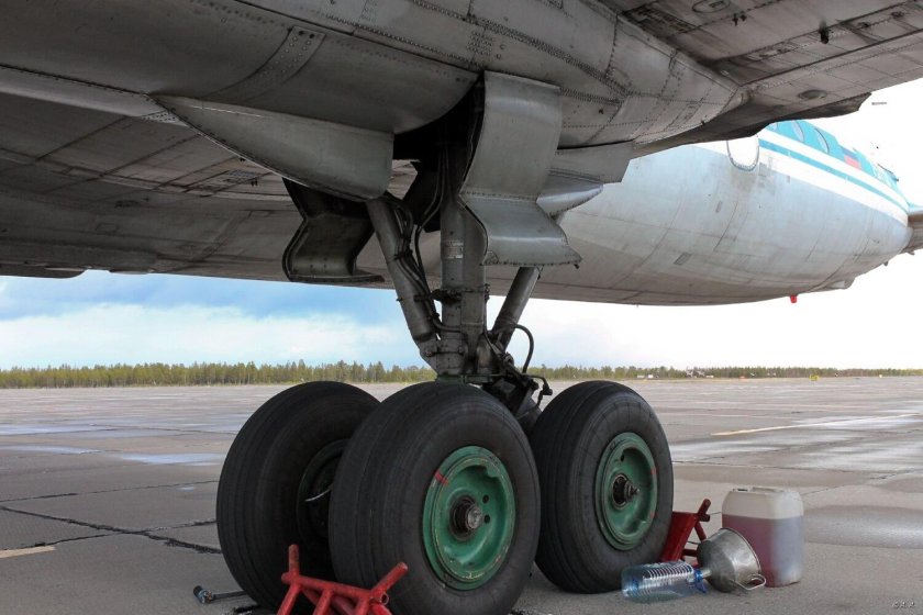 Ил-62 шасси