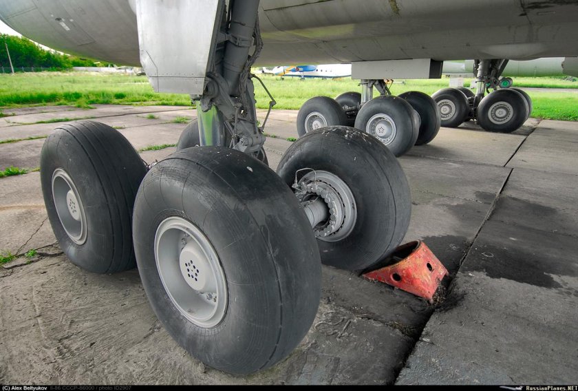 Ил 86 шасси