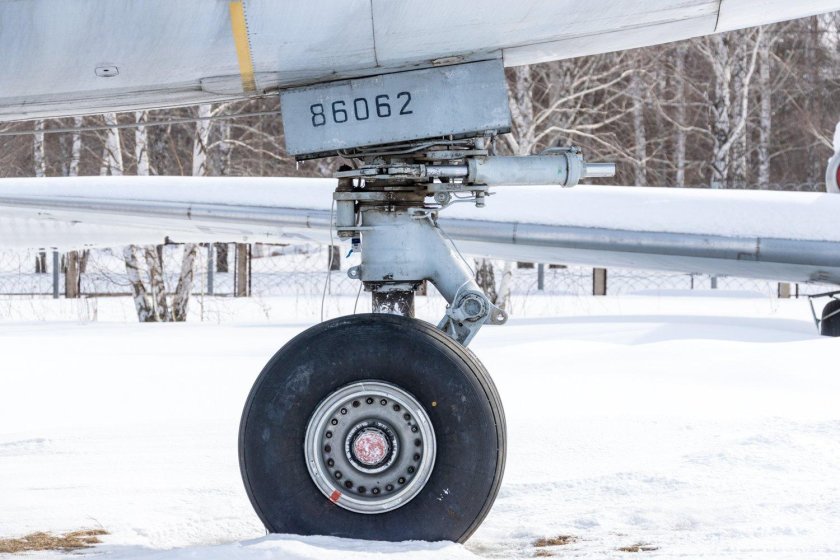 Ил-62 шасси