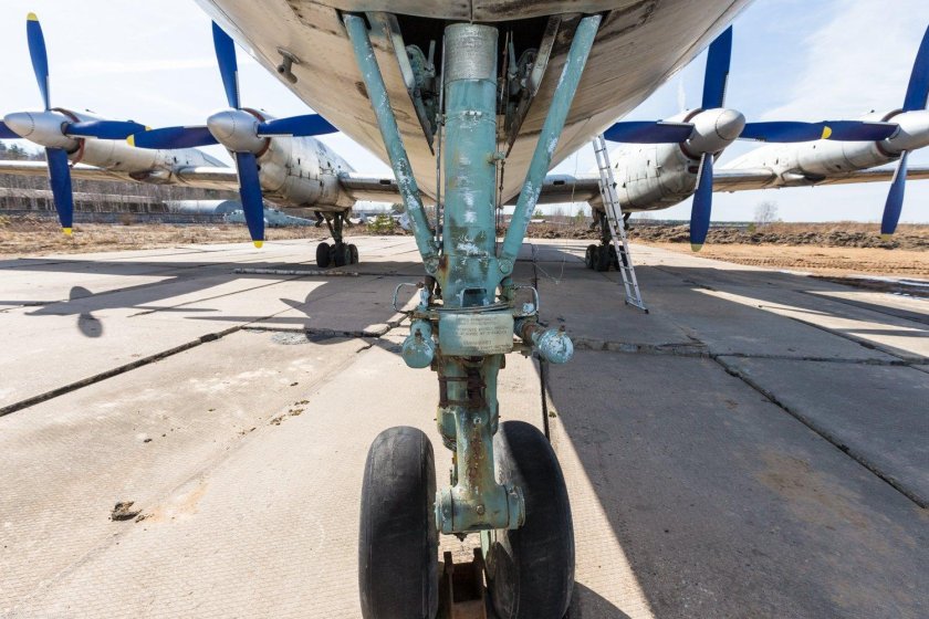 Шасси самолета ил-18