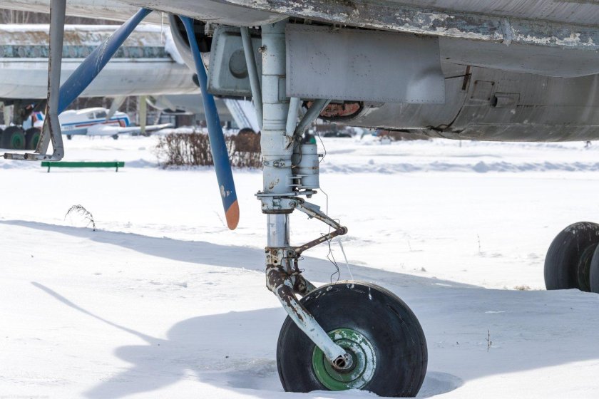 Ил-18 шасси