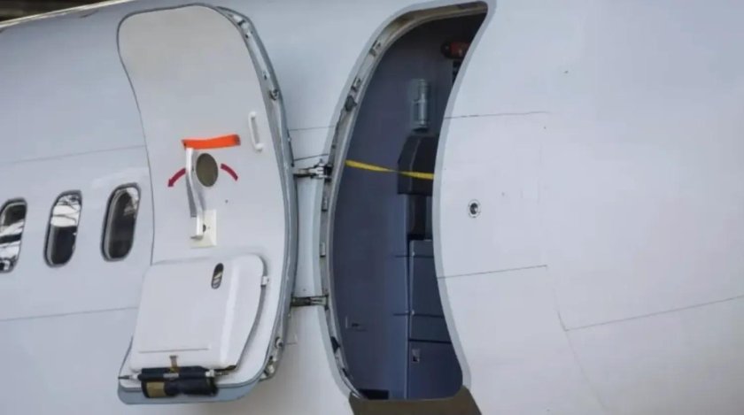 Airbus a320 дверь