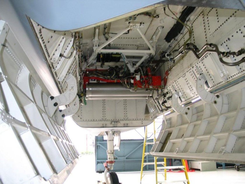 Су-57 ниши шасси