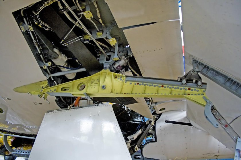 Электропривод закерылков ssj100