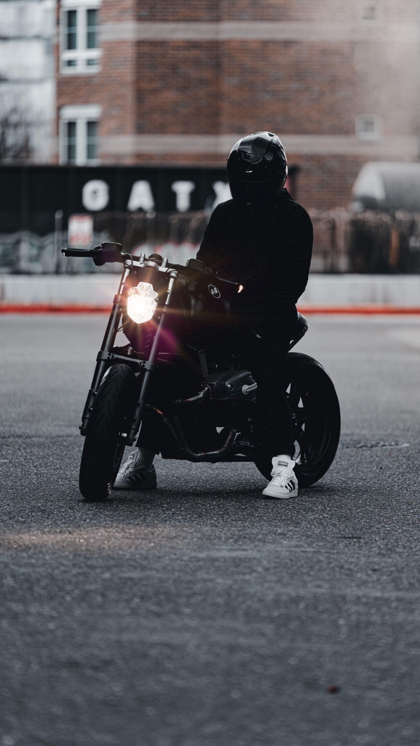 Мотоцикл на траве