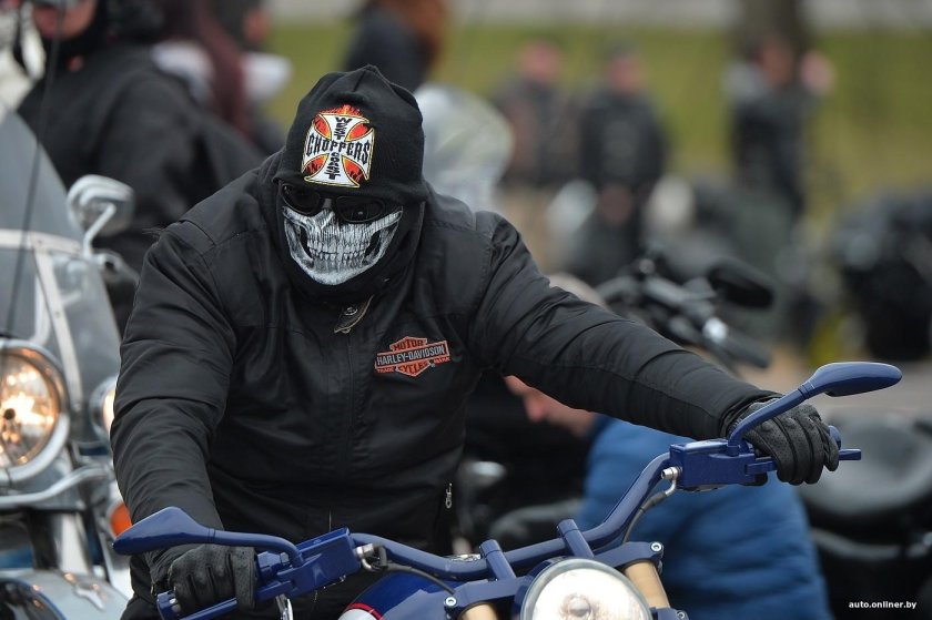 Крутой байкер