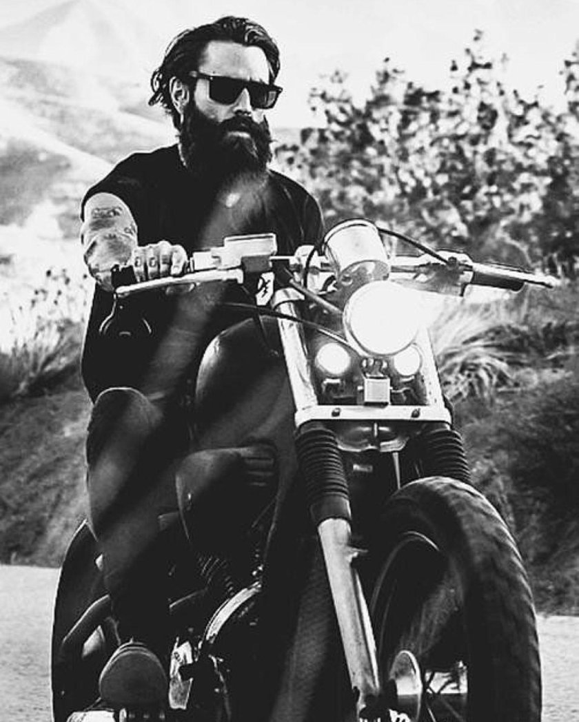 Бородатый байкер Харли Дэвидсон