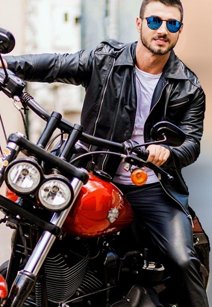 Парень на мотоцикле