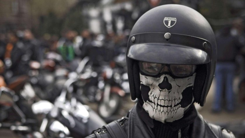 Байкерский шлем