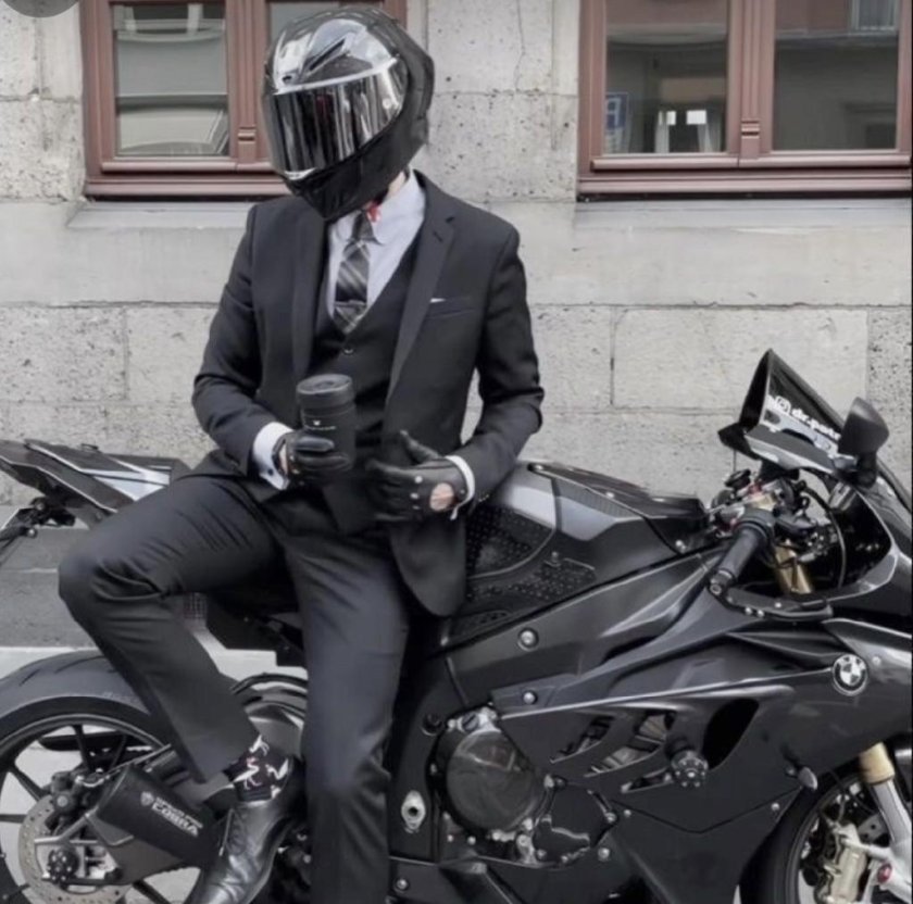 Эмо на мотоцикле