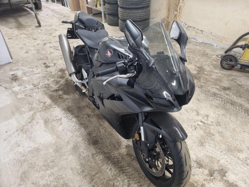 Honda cbr 1000 rr ra fireblade