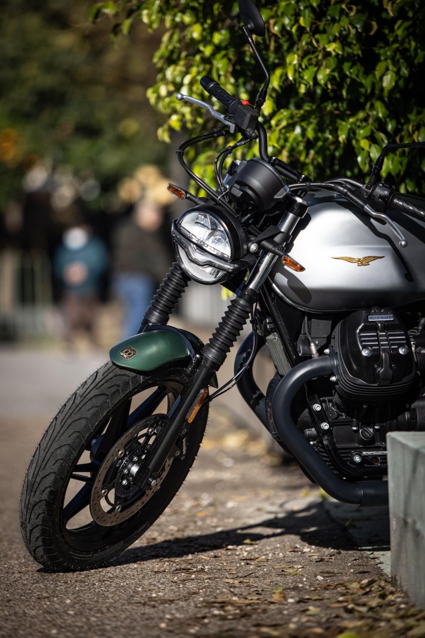 Moto Guzzi v7 Stone
