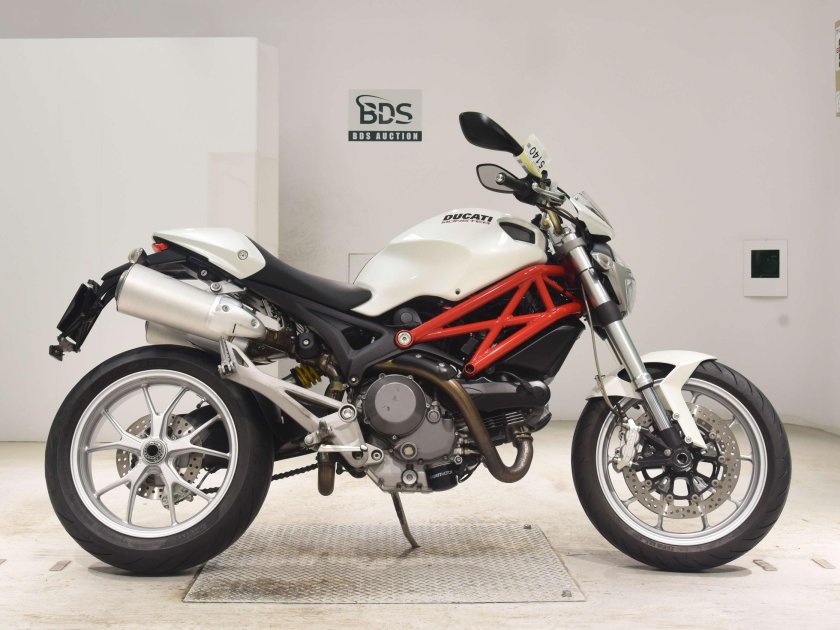 Ducati Hypermotard 796