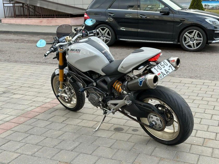 Ducati monster 1100s