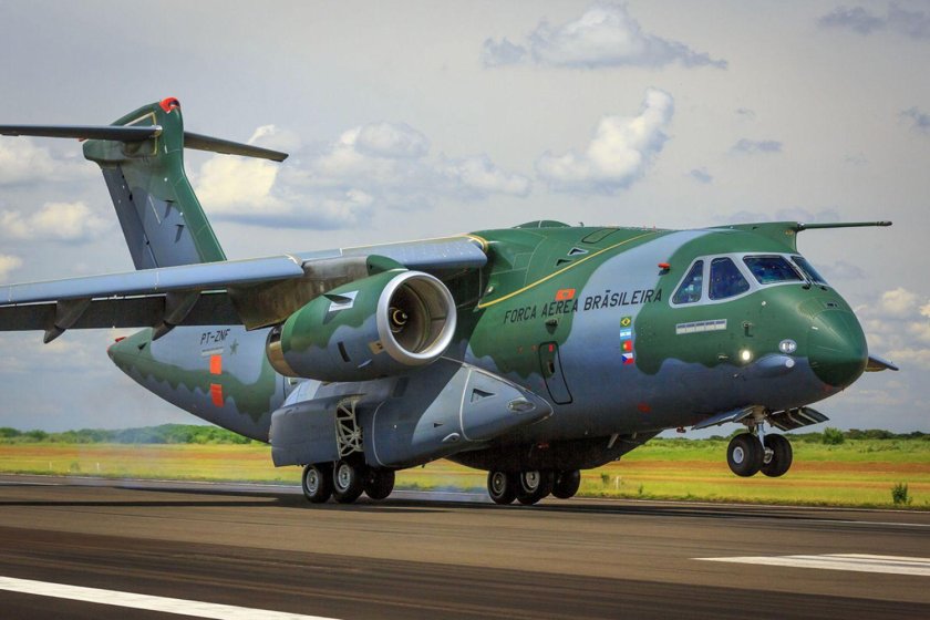 Самолет Embraer Kc-390