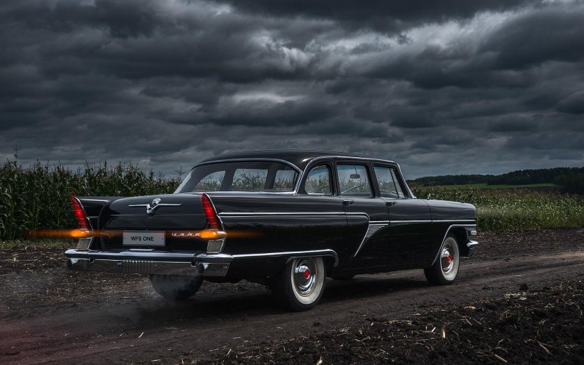 ГАЗ-13 «Ча́йка»