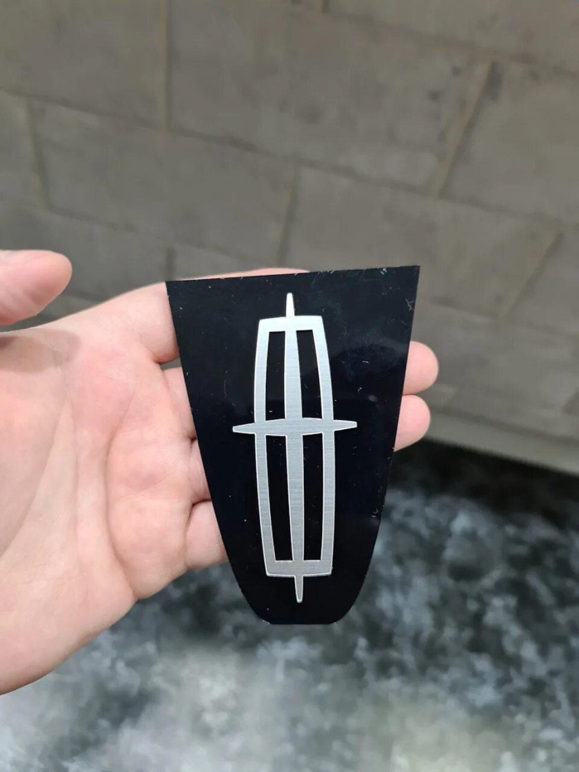 Линкольн значок