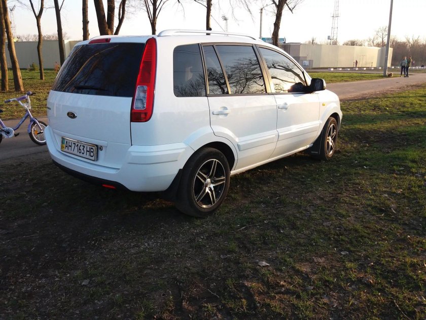 Ford Fusion белый