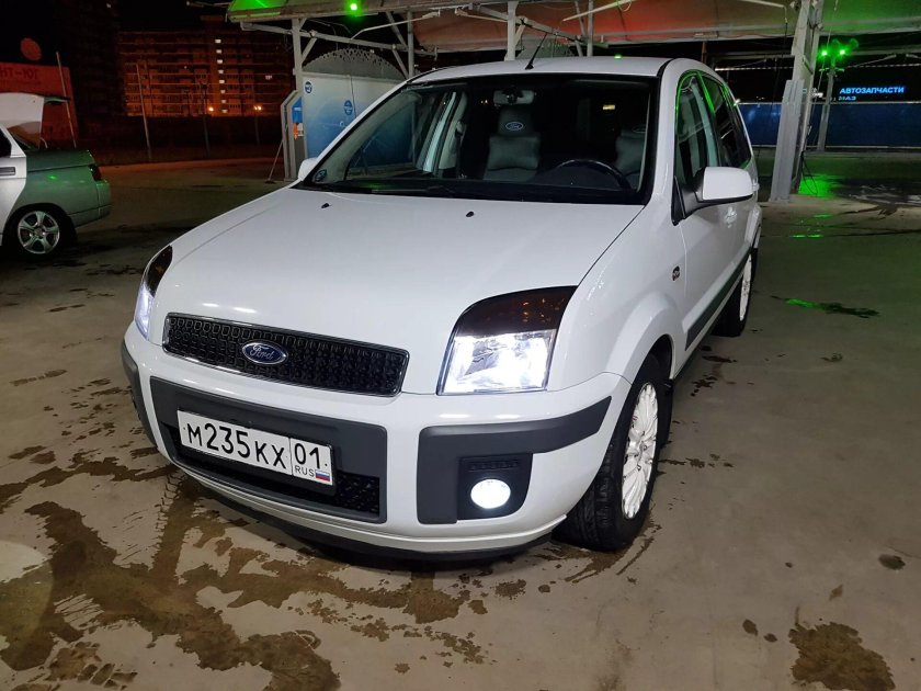 Форд Фьюжн белый