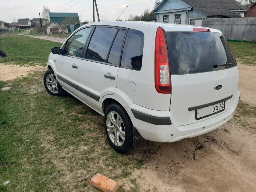 Ford Fusion белый