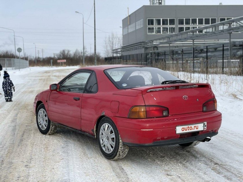 Красная тойота
