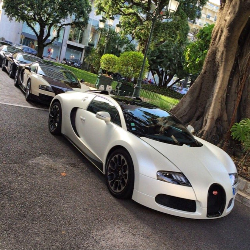 Бугатти Вейрон белая