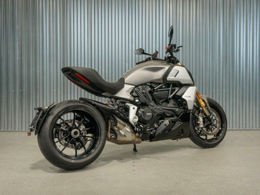 Мотоцикл ducati diavel