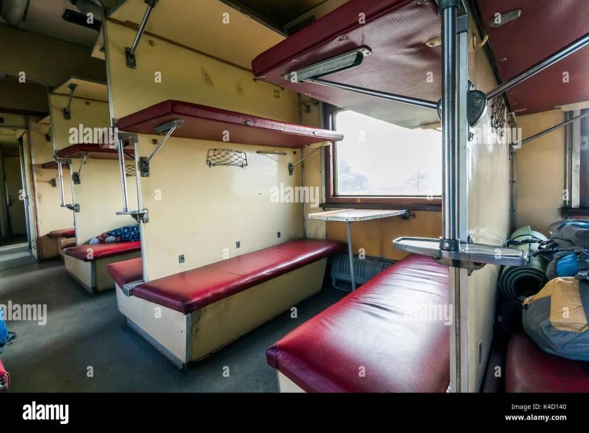 Вагон в поезде с кроватью