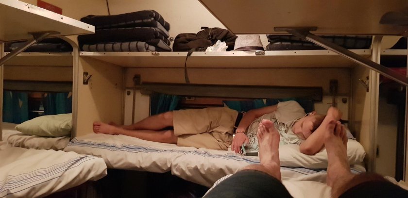 Полка в плацкарте