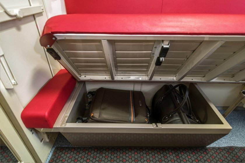 Купе поезд РЖД рундук