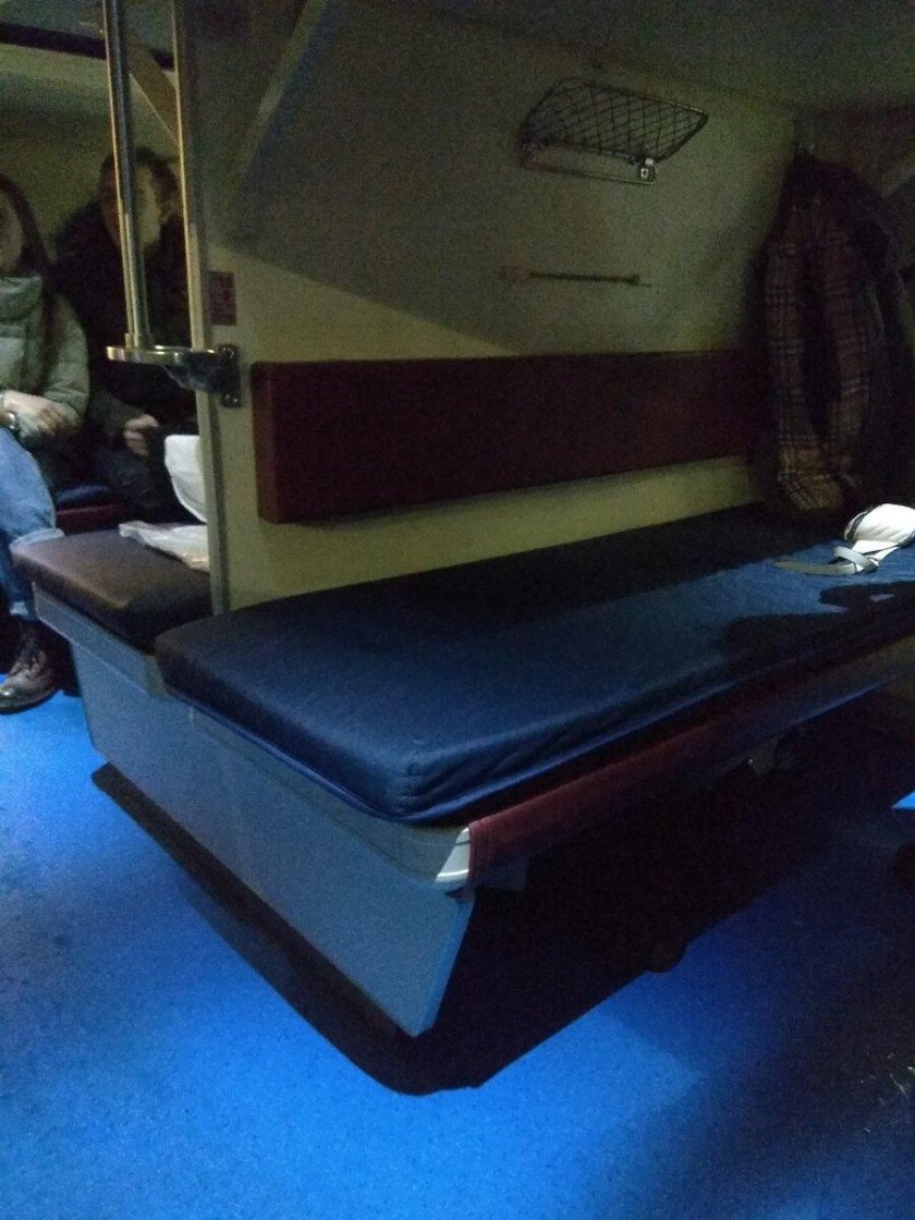 Поезд таврия плацкартный вагон