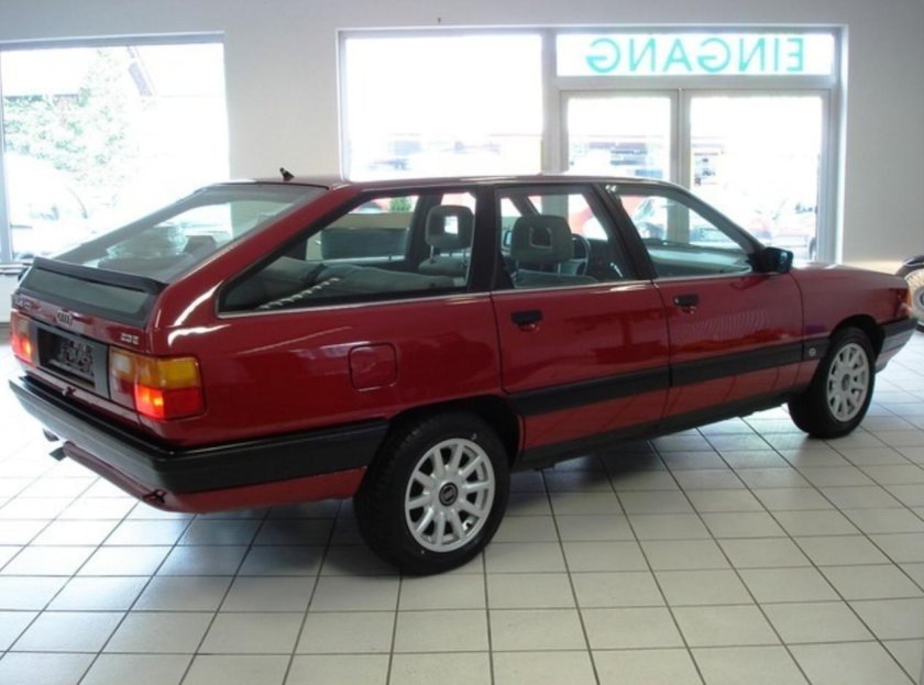 Ауди 100 44 Авант