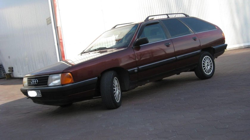 Ауди 100 44 Авант