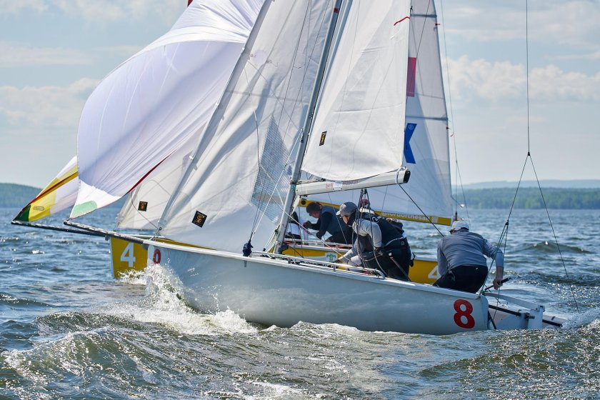 Яхту класса sb20