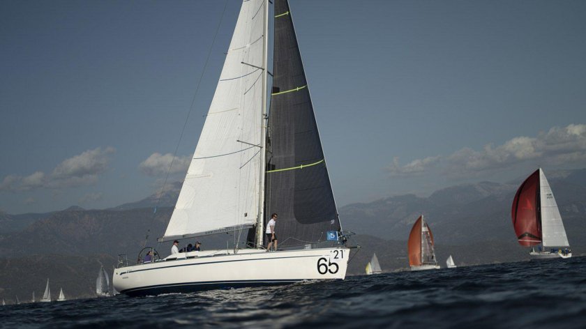 Парусная яхта