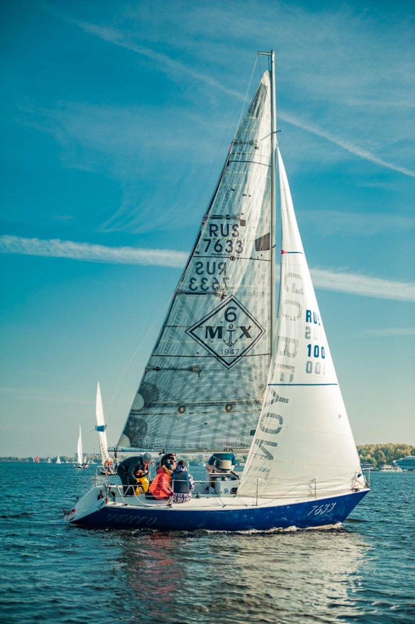 Парусная яхта четвертьтонник