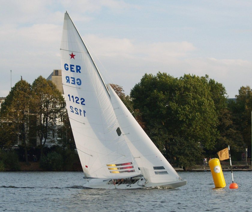 Гоночная яхта Темпест