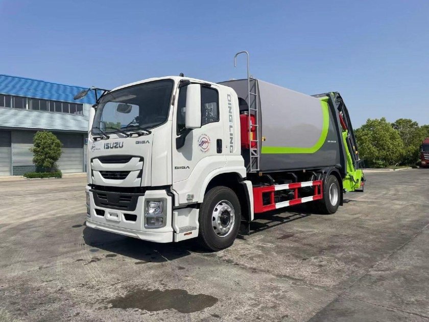 Мусоровоз белый