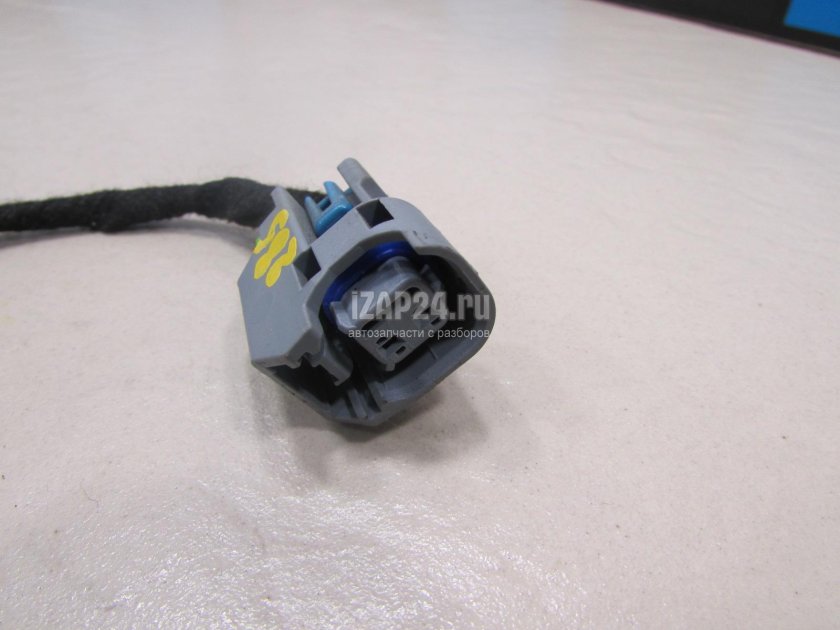 Нива Шевроле штекер камеры за бампером