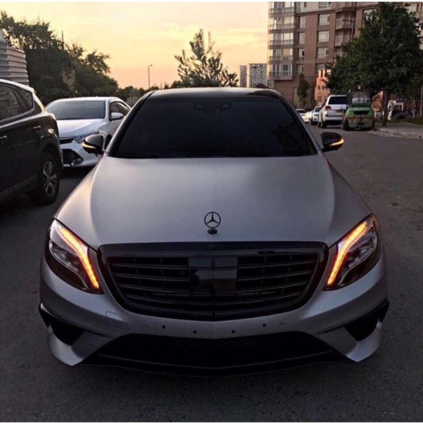 Мерседес 222 черный тонированный