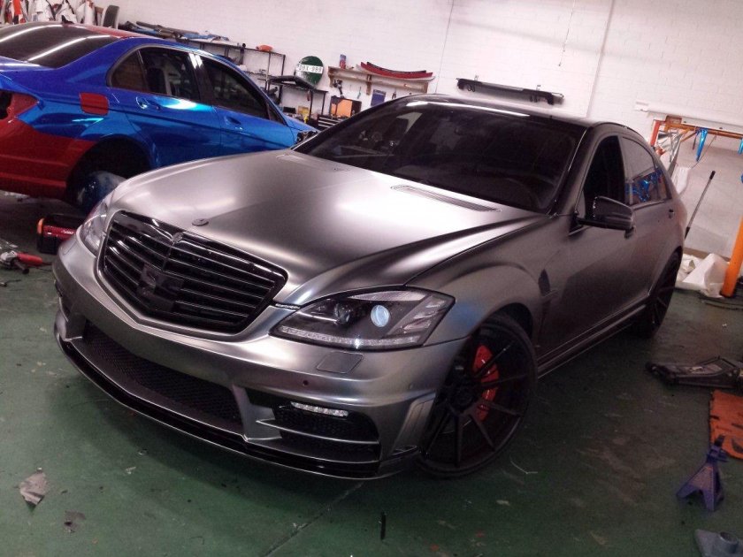 Серый матовый Мерседес 221