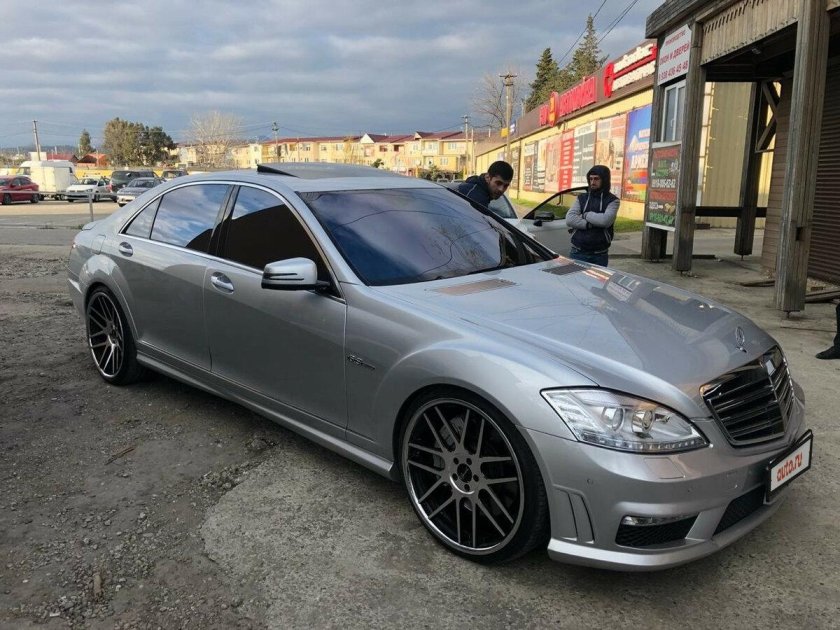 Мерседес 221 серебристый