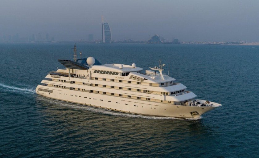 Мегаяхта Дубай