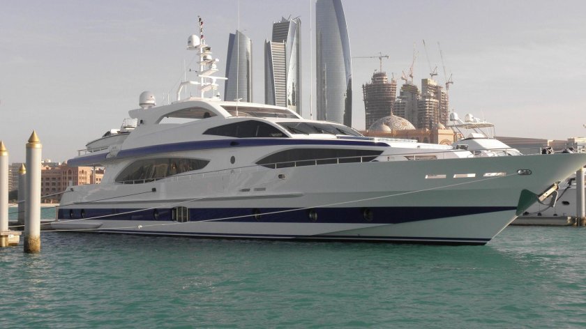 Majesty 121 Yacht