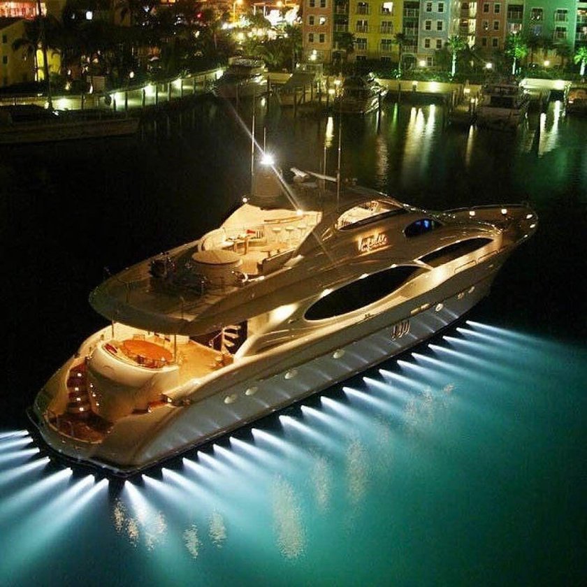 Хистори Суприм яхта