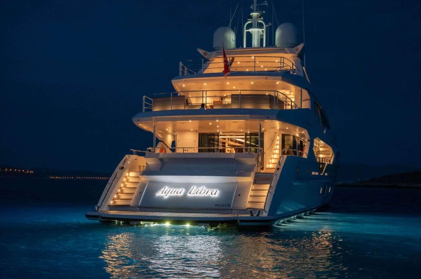 Яхта Сансикер 131