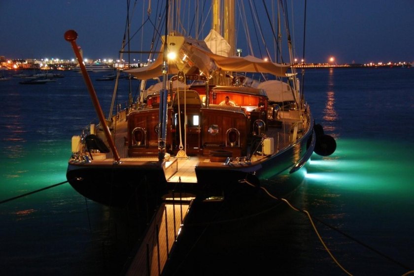 Роял Хусман яхта Метеор