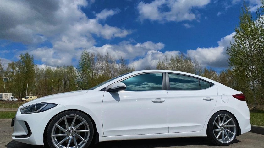 Хендай Элантра 2018 белая