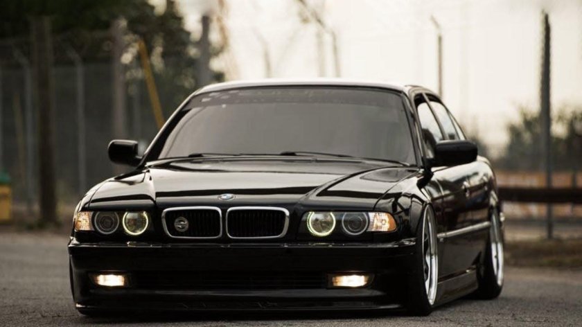 BMW e38 Black